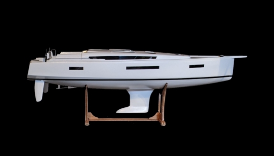 Starboard view of a Jeanneau 440 model ready to be detailed