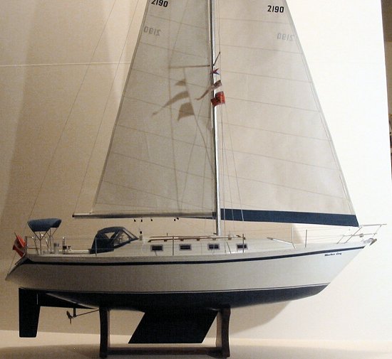 CS 36T model yacht - full sail